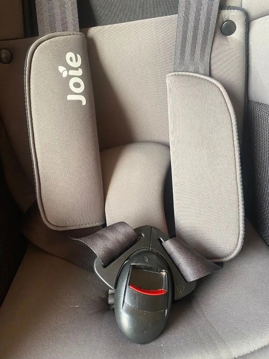 Joie 360 car seat - Image 2