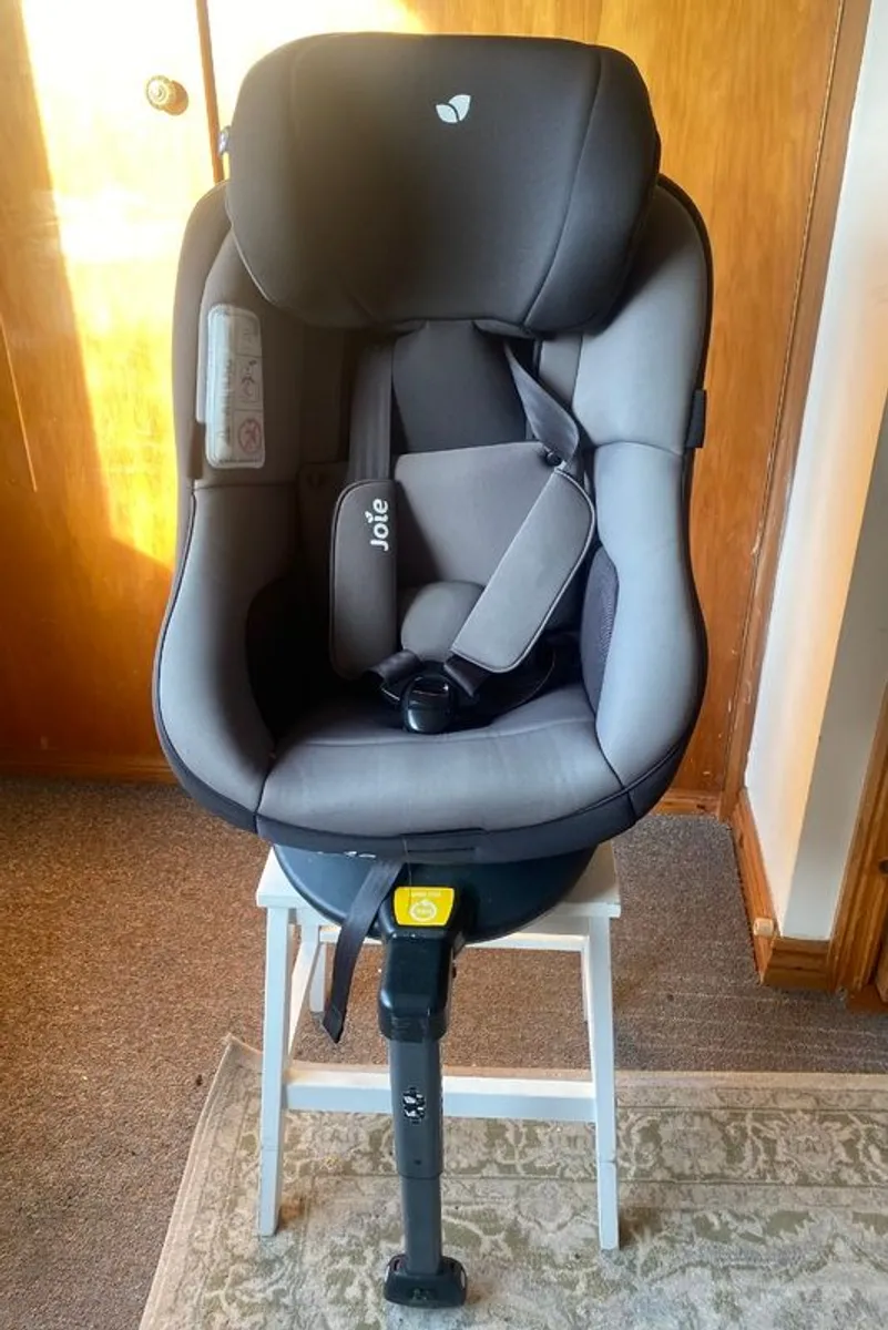 Joie 360 car seat - Image 1
