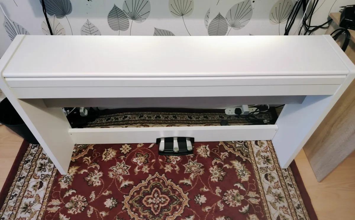 Beautiful KORG LP380-U Digital Piano - SALE! - Image 4