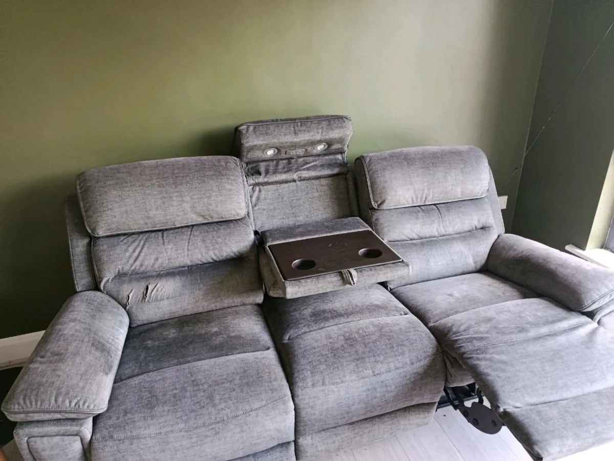 3 seater power recliner & usb - Image 2