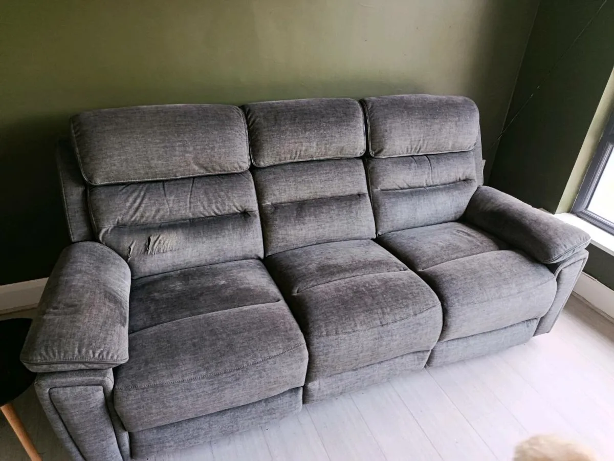 3 seater power recliner & usb - Image 4