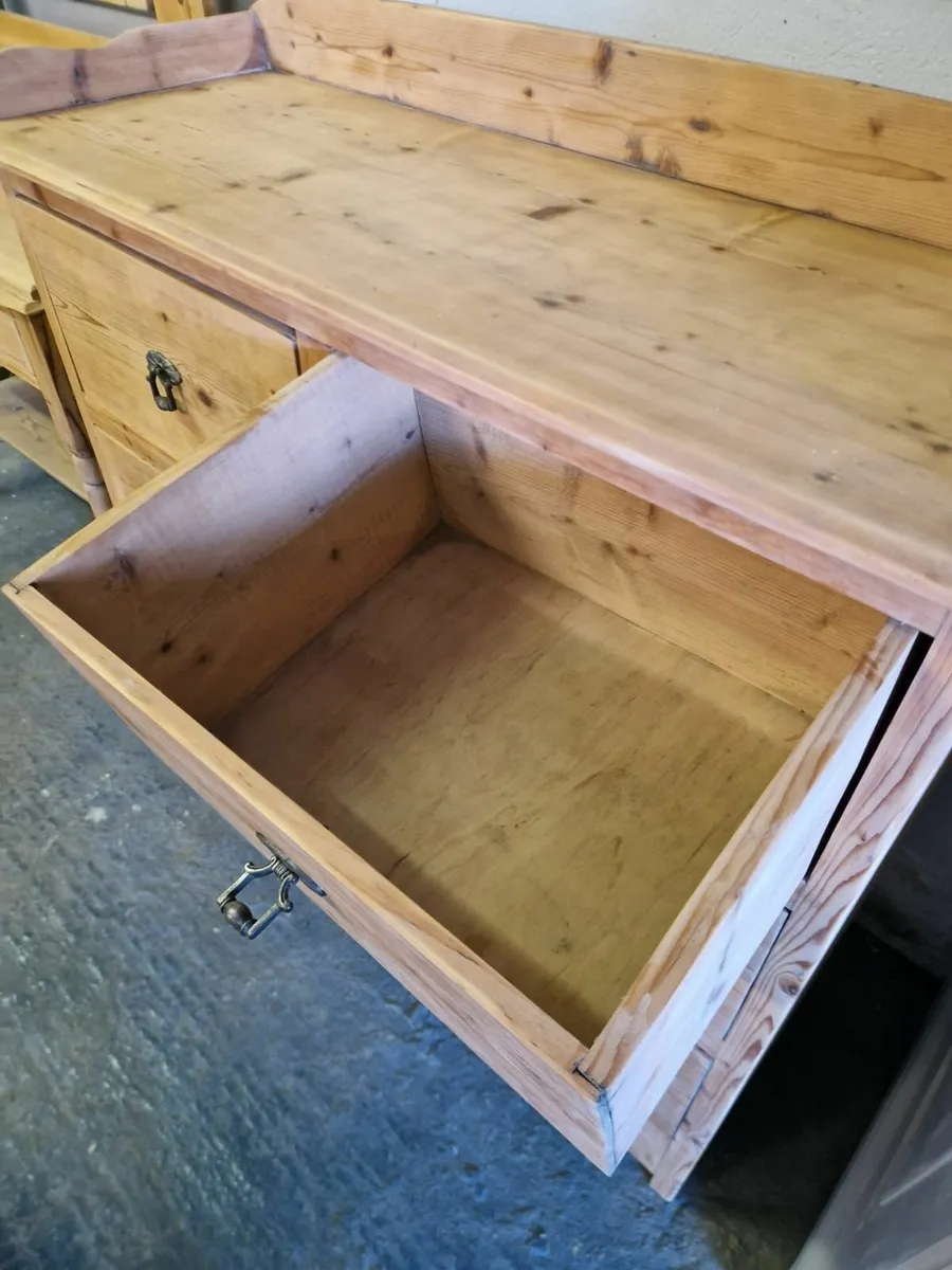 Early 1900s pine chest of drawers - Image 2
