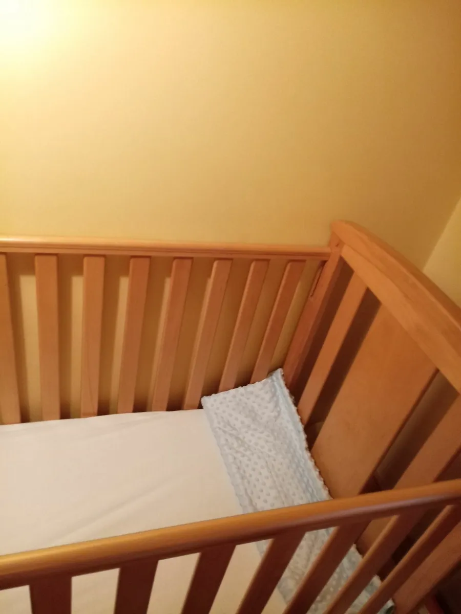 Cot bed - Image 1