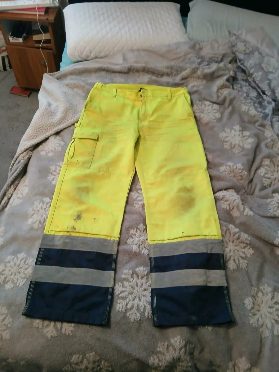 Regatta hi visability work trousers - Image 1