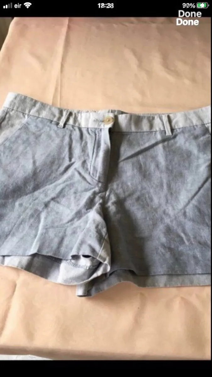 Ladies gap shorts size 12 €5 - Image 1