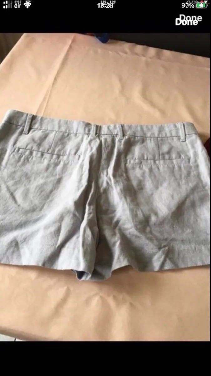 Ladies gap shorts size 12 €5 - Image 2