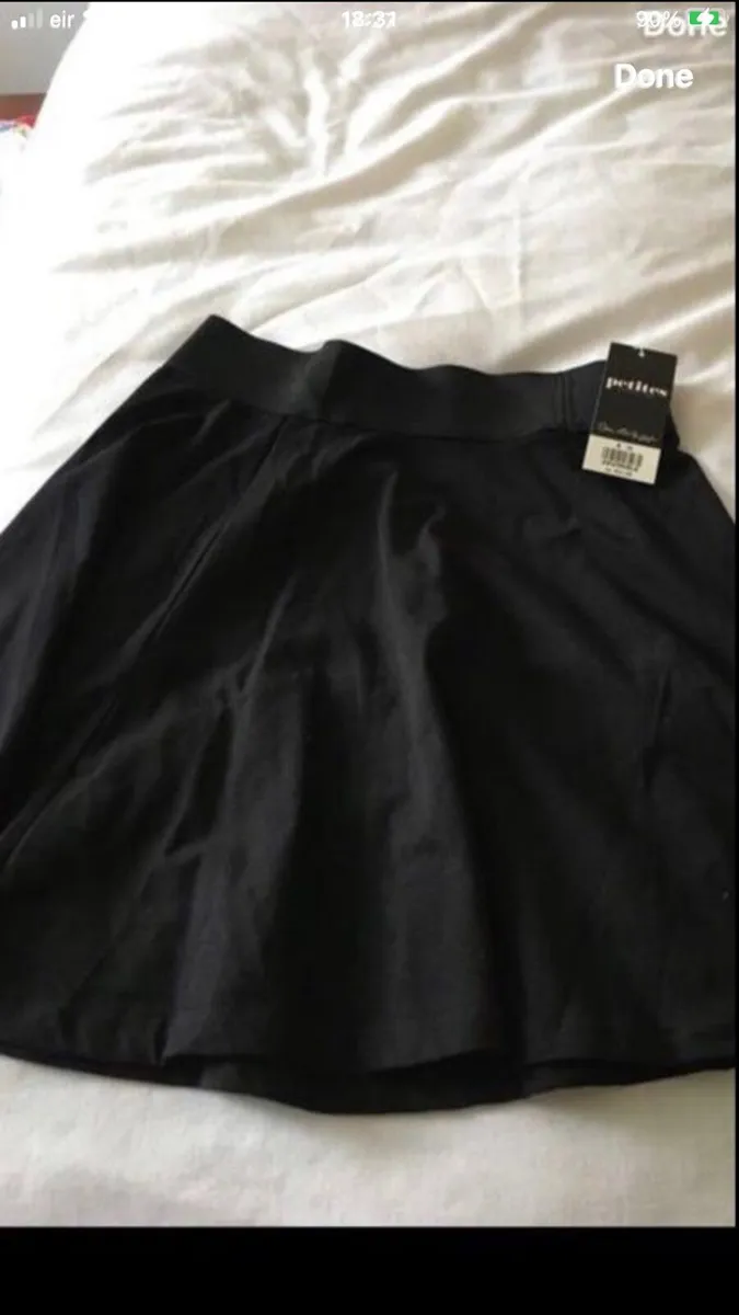 Ladies  BNWT skirt size 8 €10 - Image 3