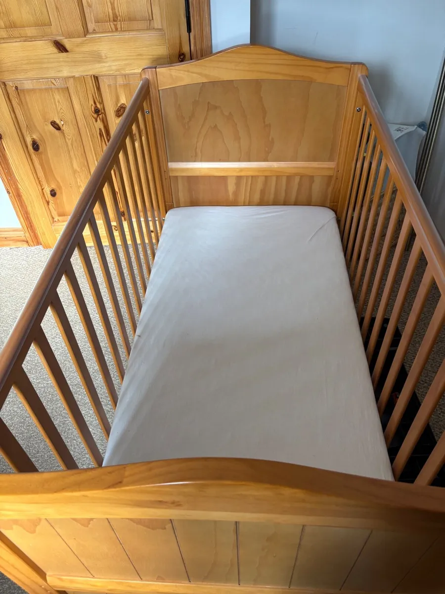 Child’s cot - Image 1