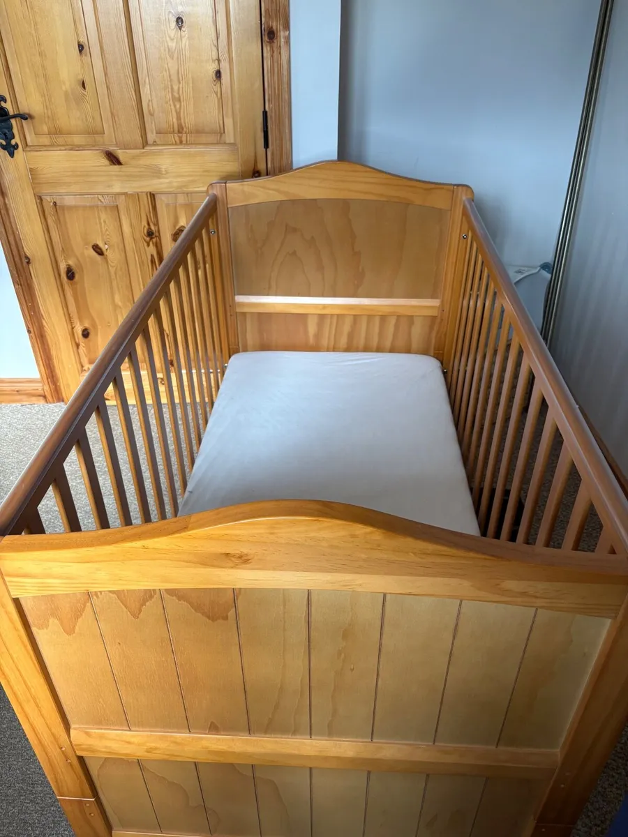 Child’s cot - Image 2