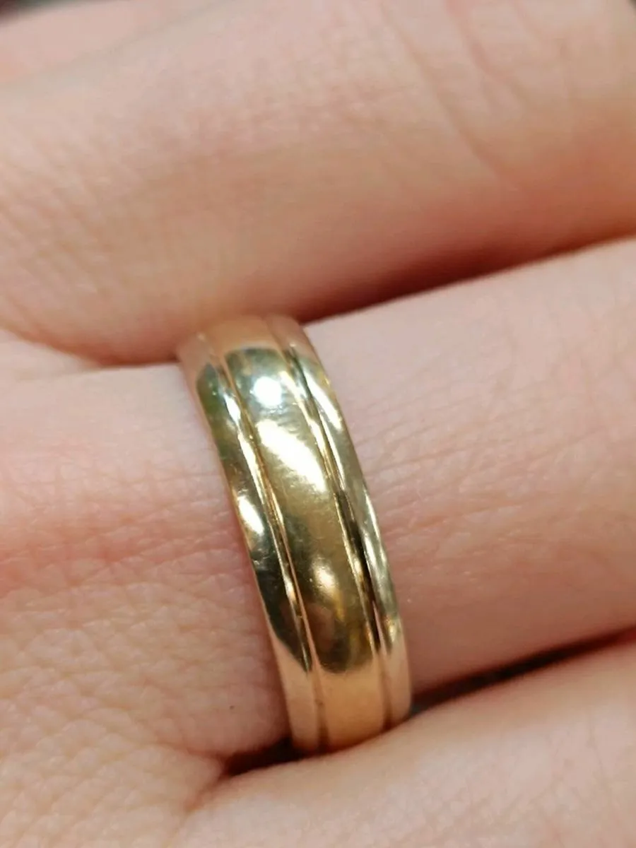 9k yellow gold wedding band ring - Image 1