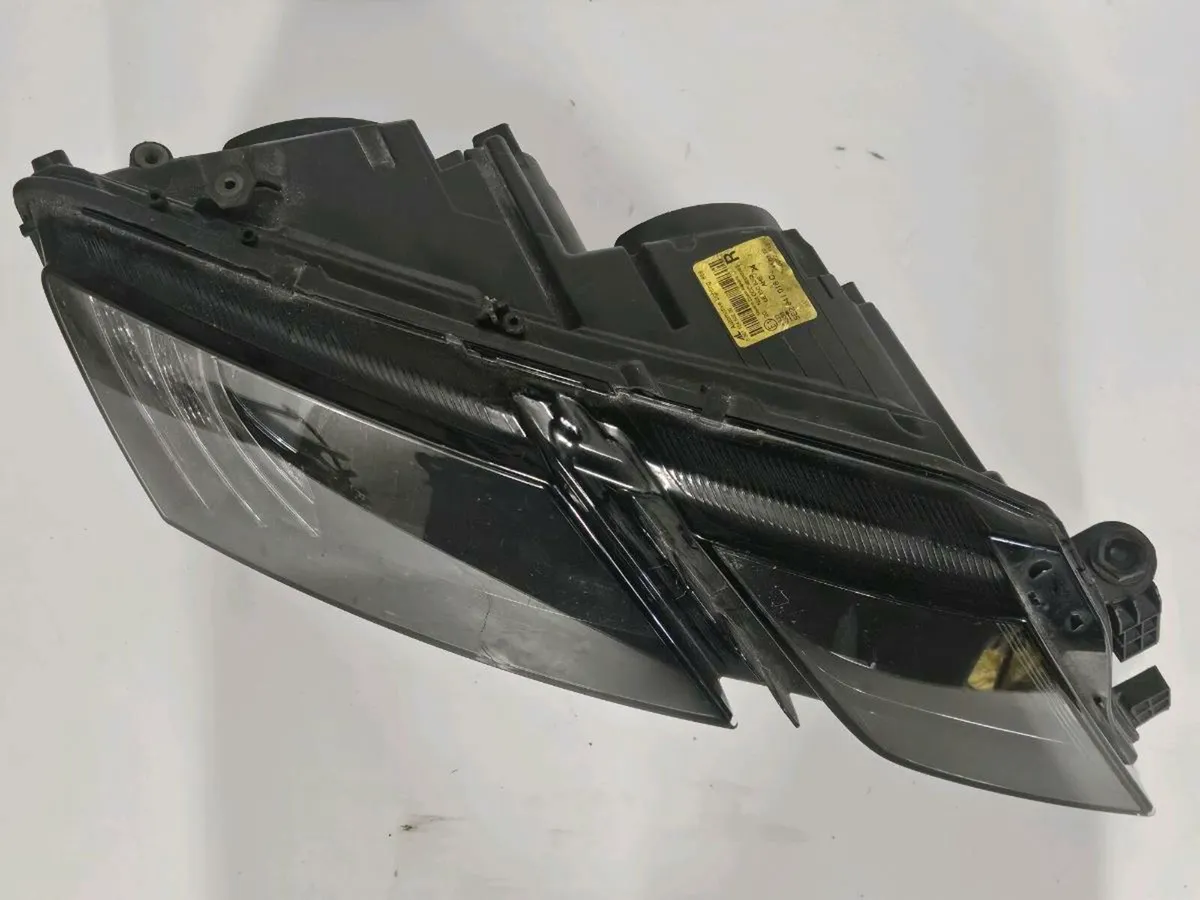 2018 skoda octavia  right headlight - Image 2