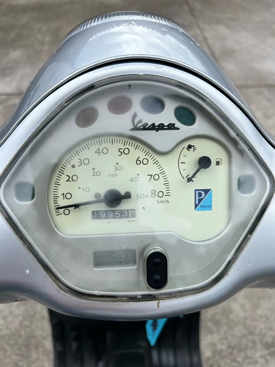 2009 Vespa LX 50 2 stroke model - Image 3