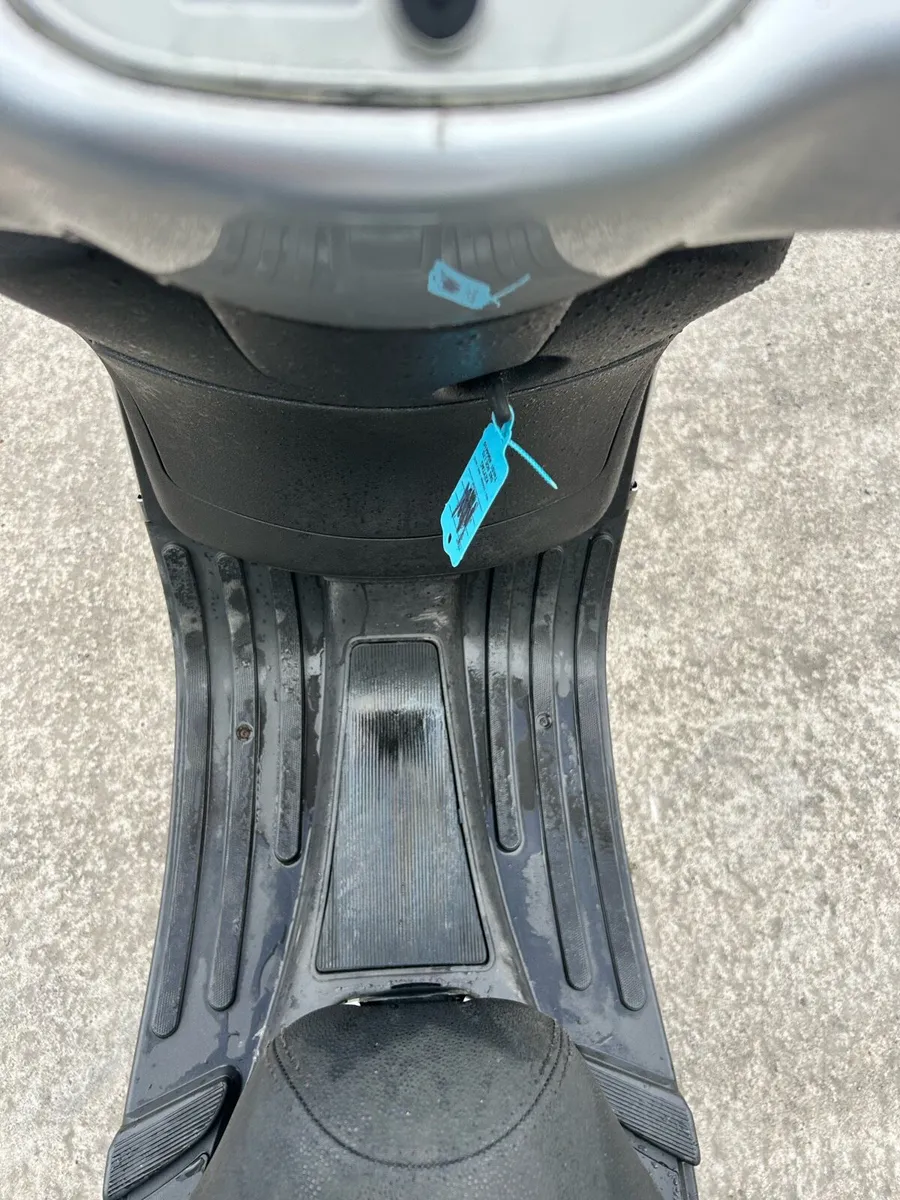 2009 Vespa LX 50 2 stroke model - Image 4