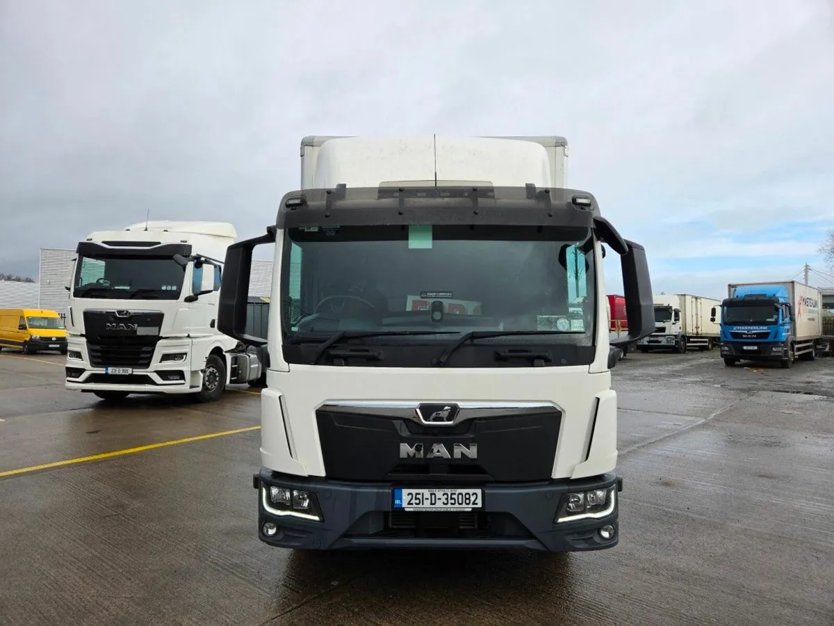 Man TGL 8.190 Curtain Side - Image 1