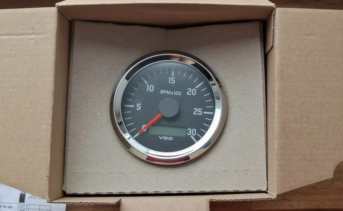 VDO "cockpit international" Rev Counter Boat12-24V - Image 1