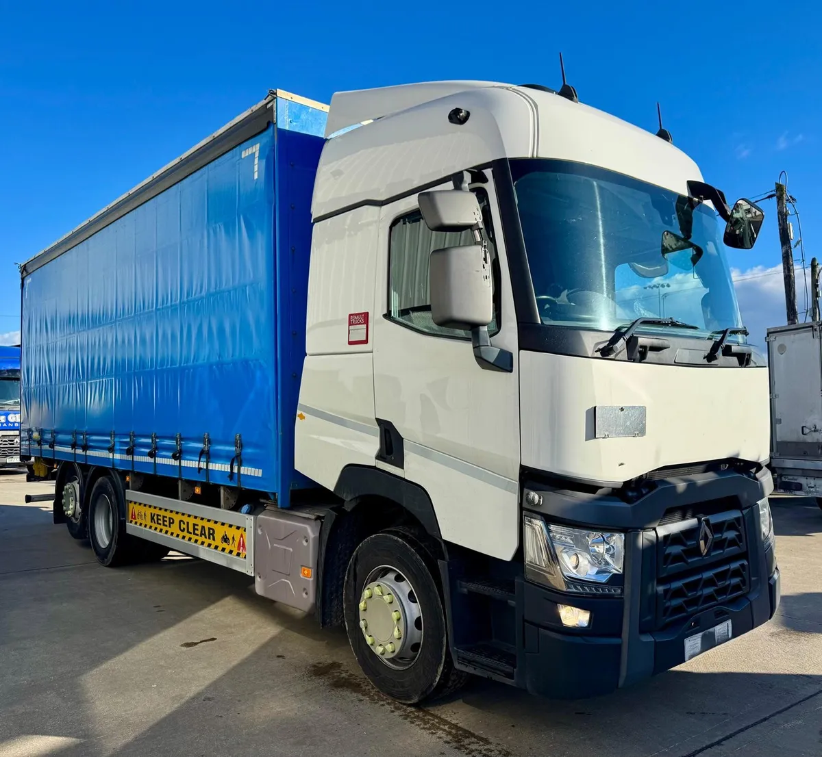 Renault T380 Curtainside - Image 1