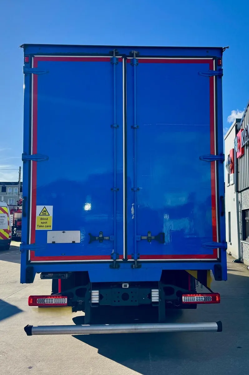 Renault T380 Curtainside - Image 2