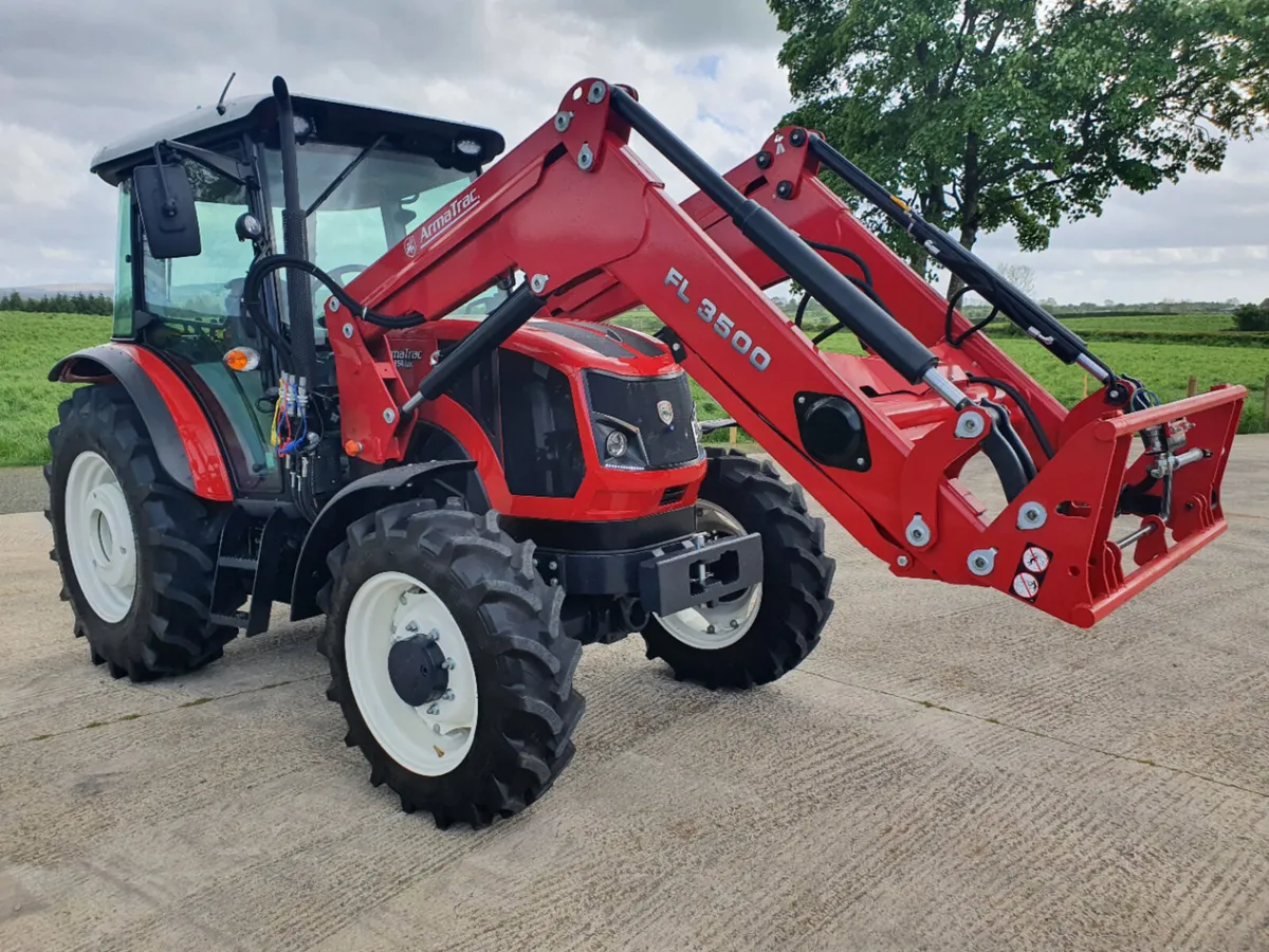 Ex Display ArmaTrac 854 c/w Loader - Image 3