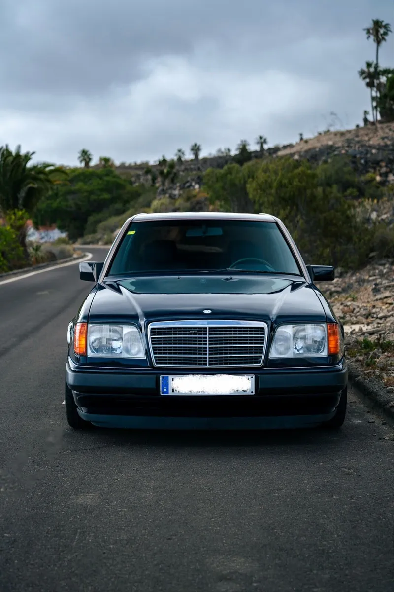 Manual LHD Mercedes 320e - Image 3