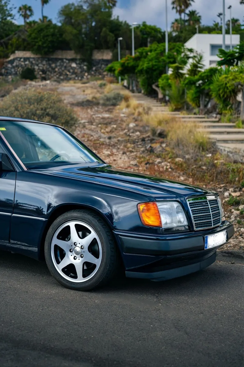 Manual LHD Mercedes 320e - Image 4