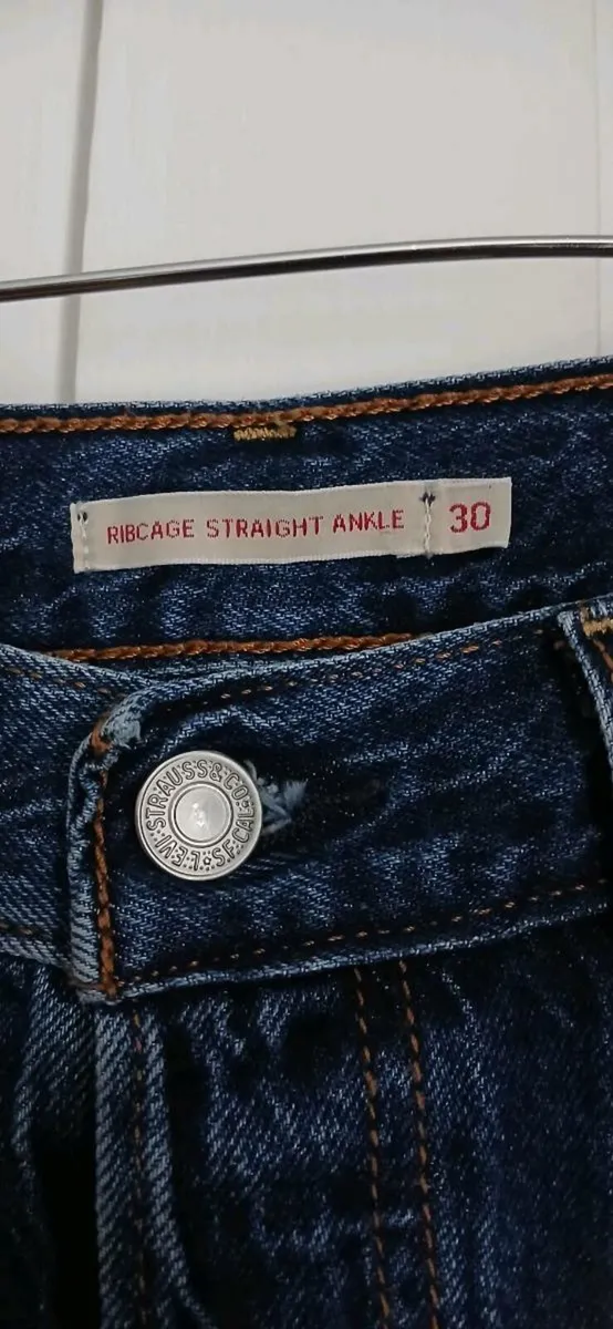 Levis Ribcage Straight Ankle Jeans - Image 4