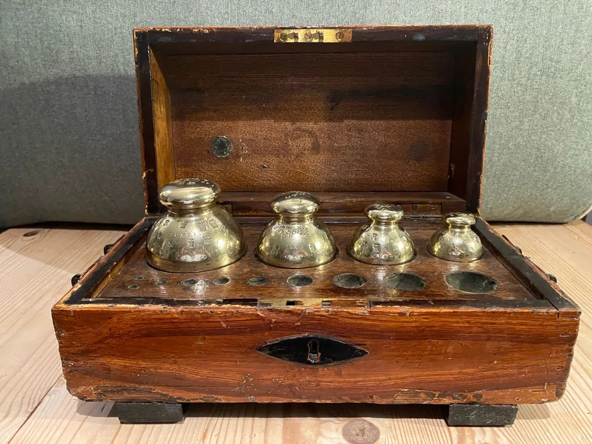 Bates brass weights - Image 1