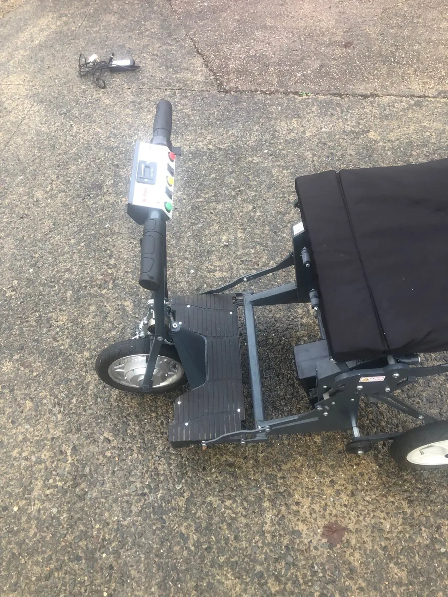 Folding mobility scooter - Image 3