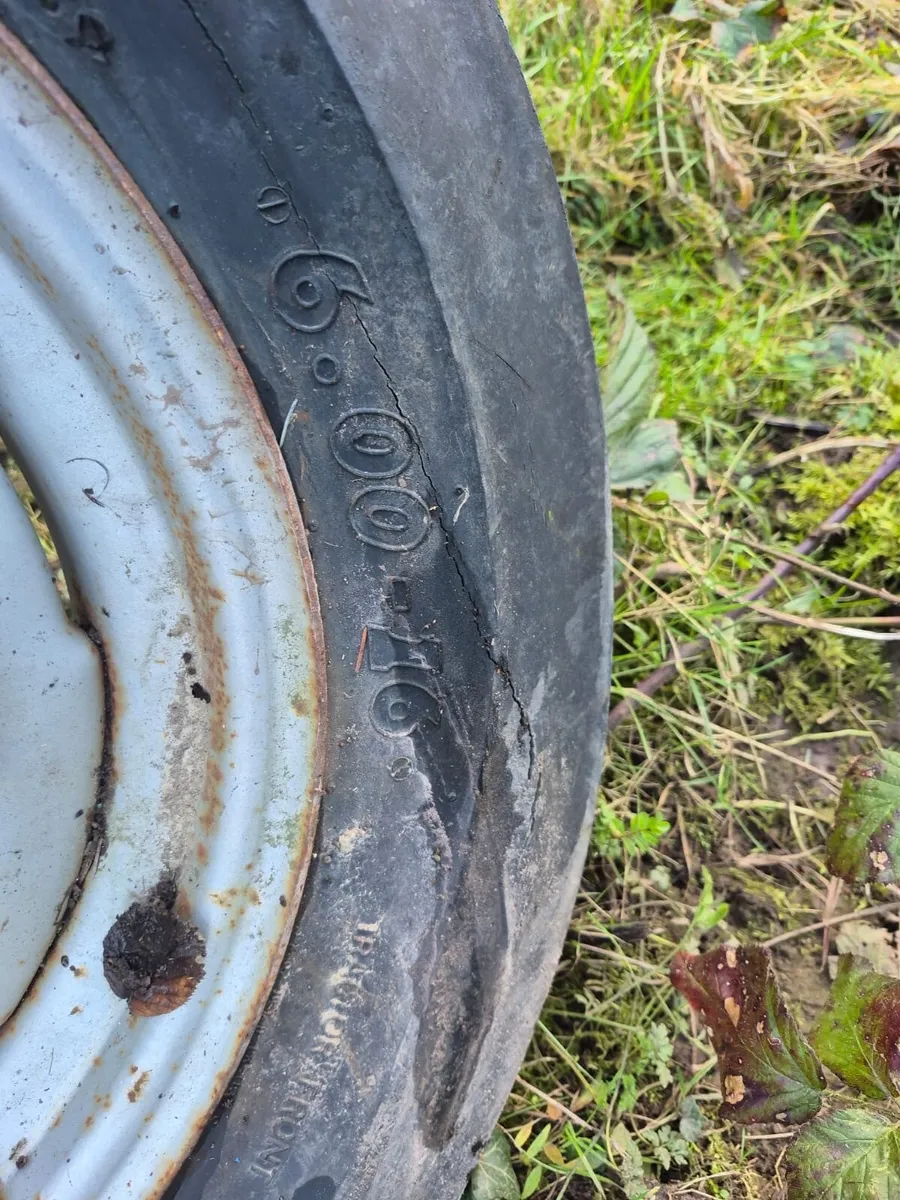 Tractor tyres with rims - Image 4
