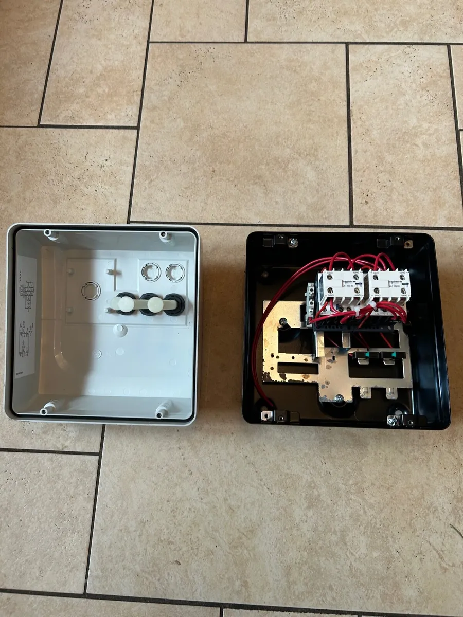 Schneider 5.5kW Reversing Motor Starter – IP65 – 2 - Image 3