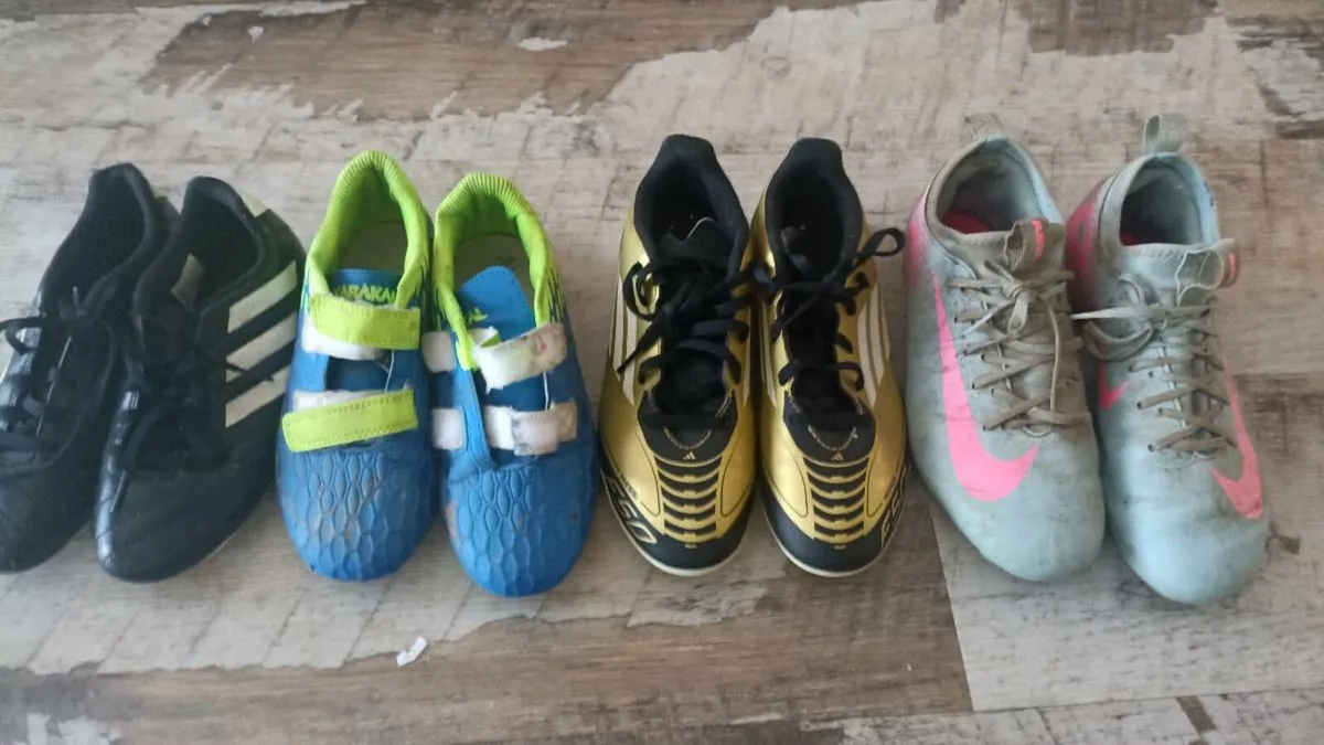 Kids football shoes - Image 1