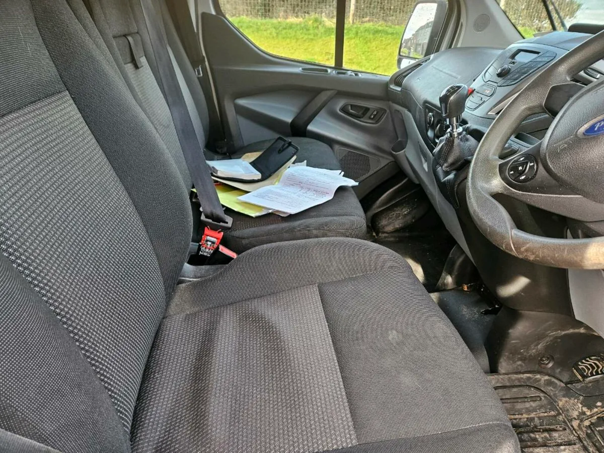 Ford costum 2.0 tdi CREW CAB cvrt 01/2027 - Image 4