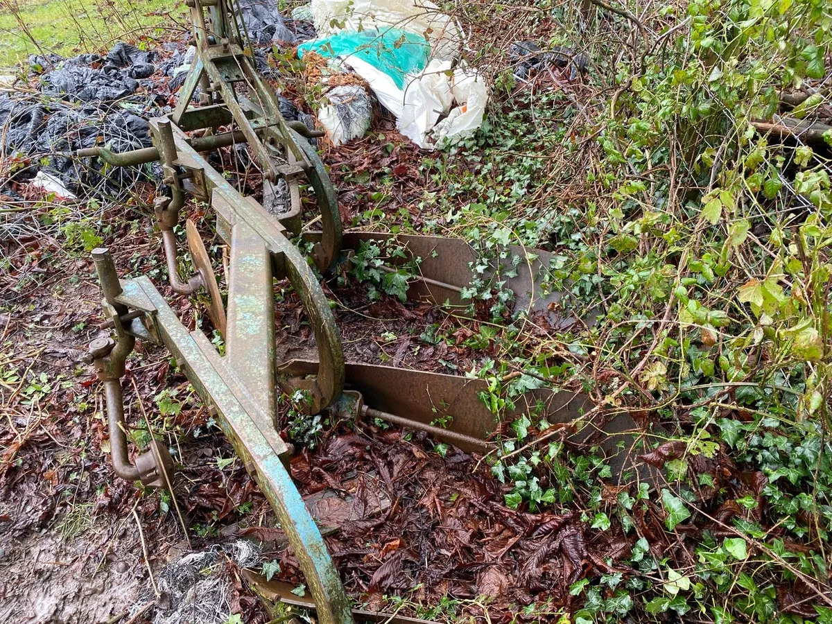 FISKARS 3 furrow 12 inch Plough - Image 1