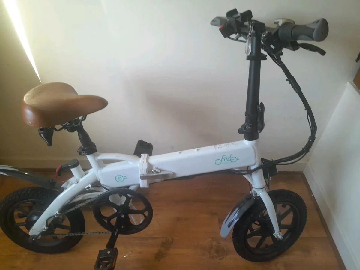 Folding electric bike - Image 1
