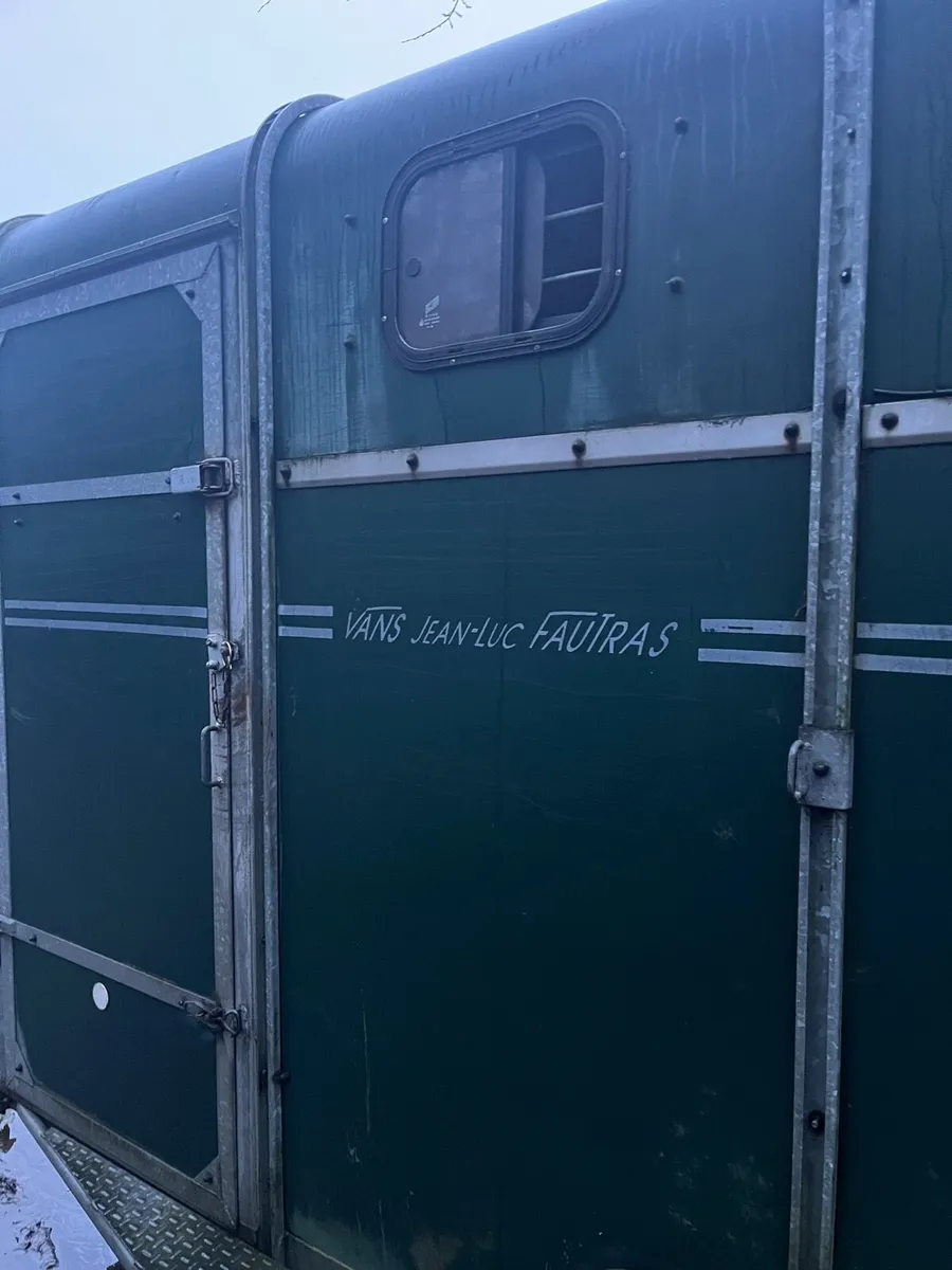 Fautras horse box - Image 2