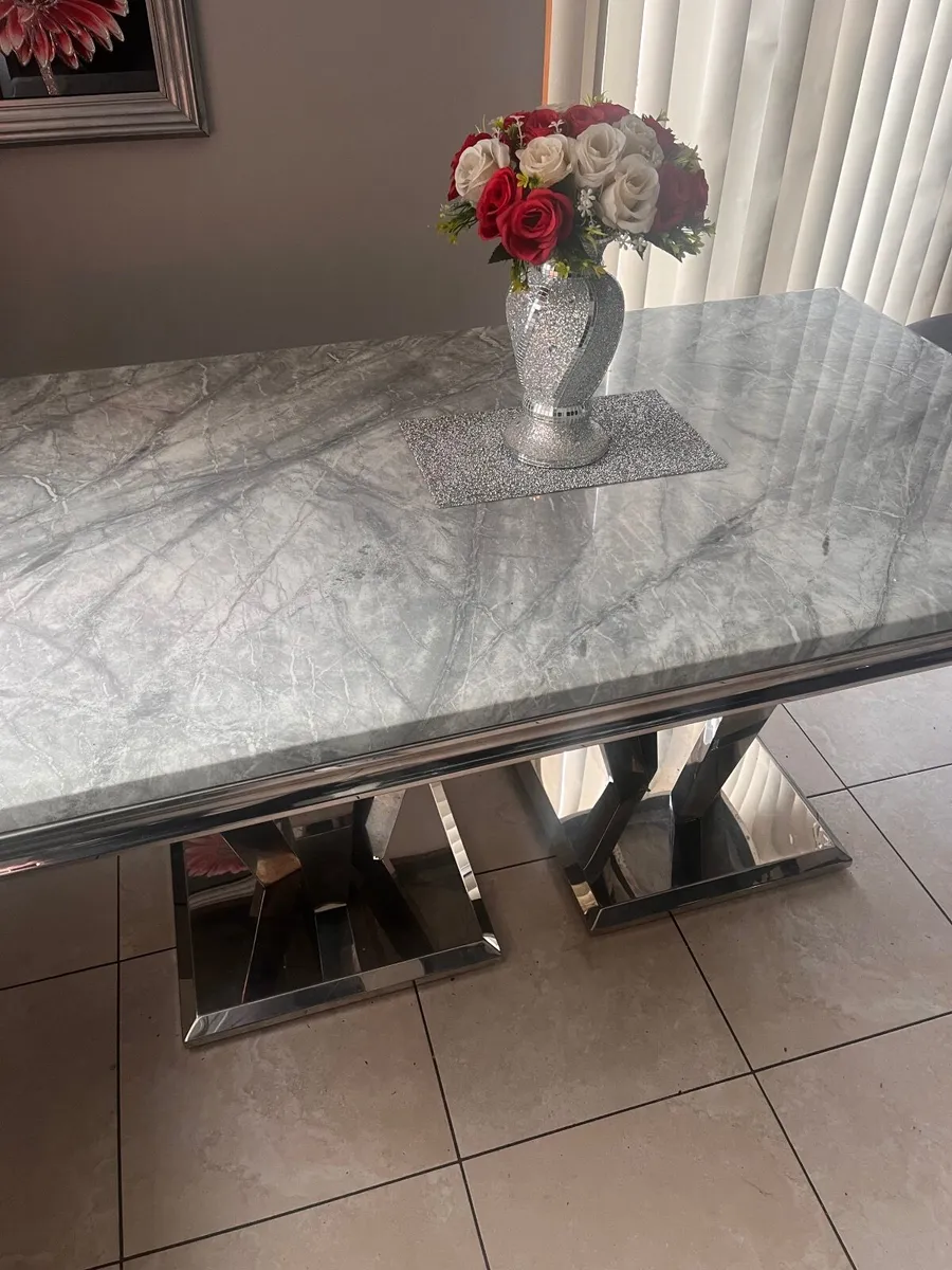 Dining table - Image 4