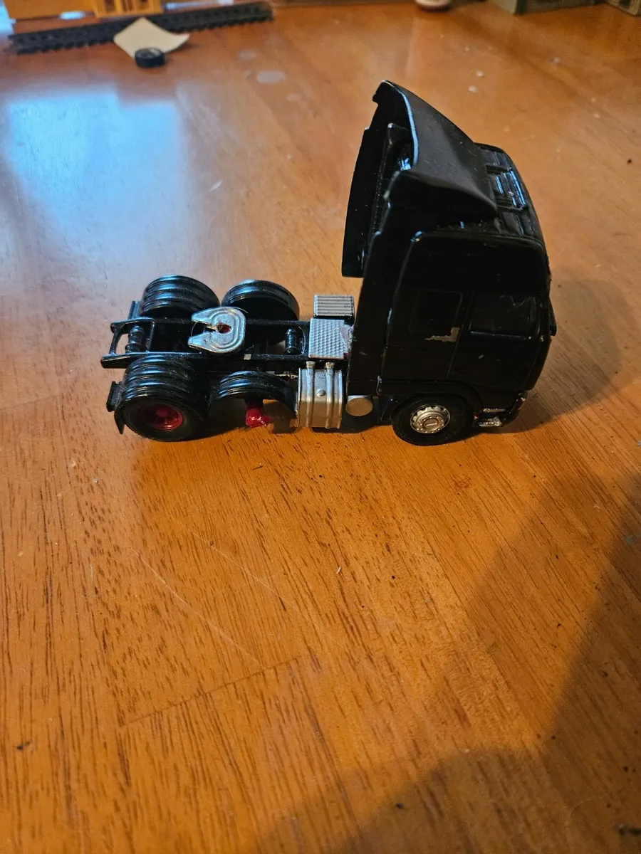 Corgi Volvo Tractor Unit - Image 3