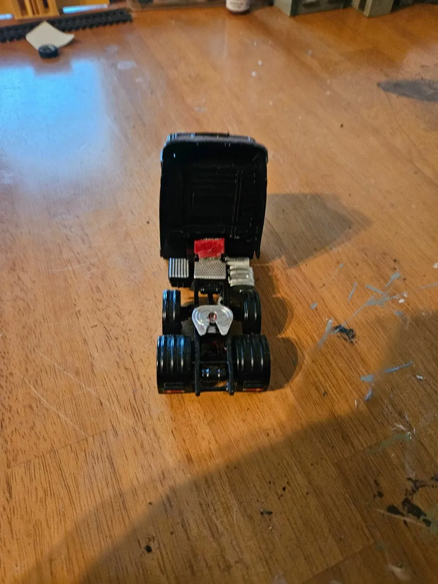 Corgi Volvo Tractor Unit - Image 2