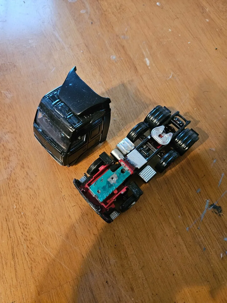 Corgi Volvo Tractor Unit - Image 4