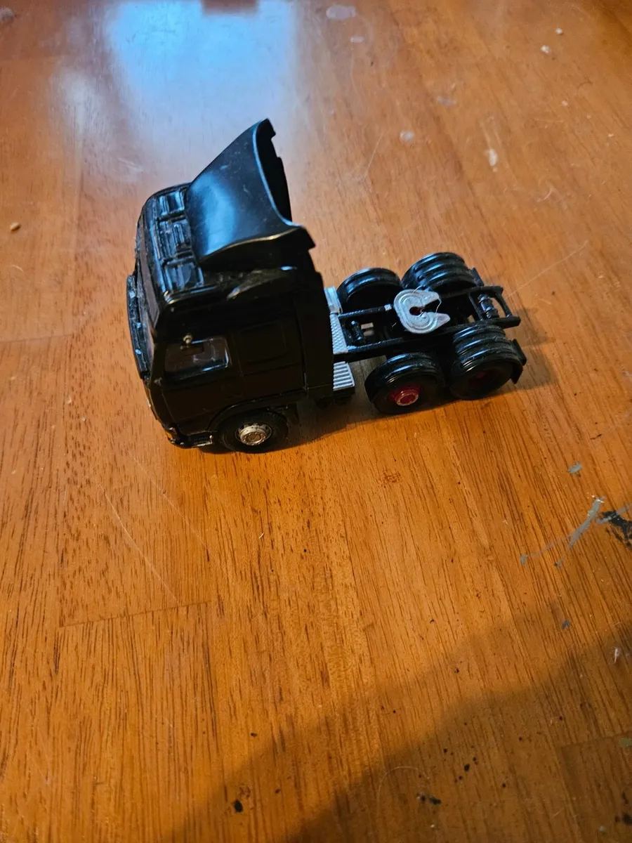 Corgi Volvo Tractor Unit - Image 1