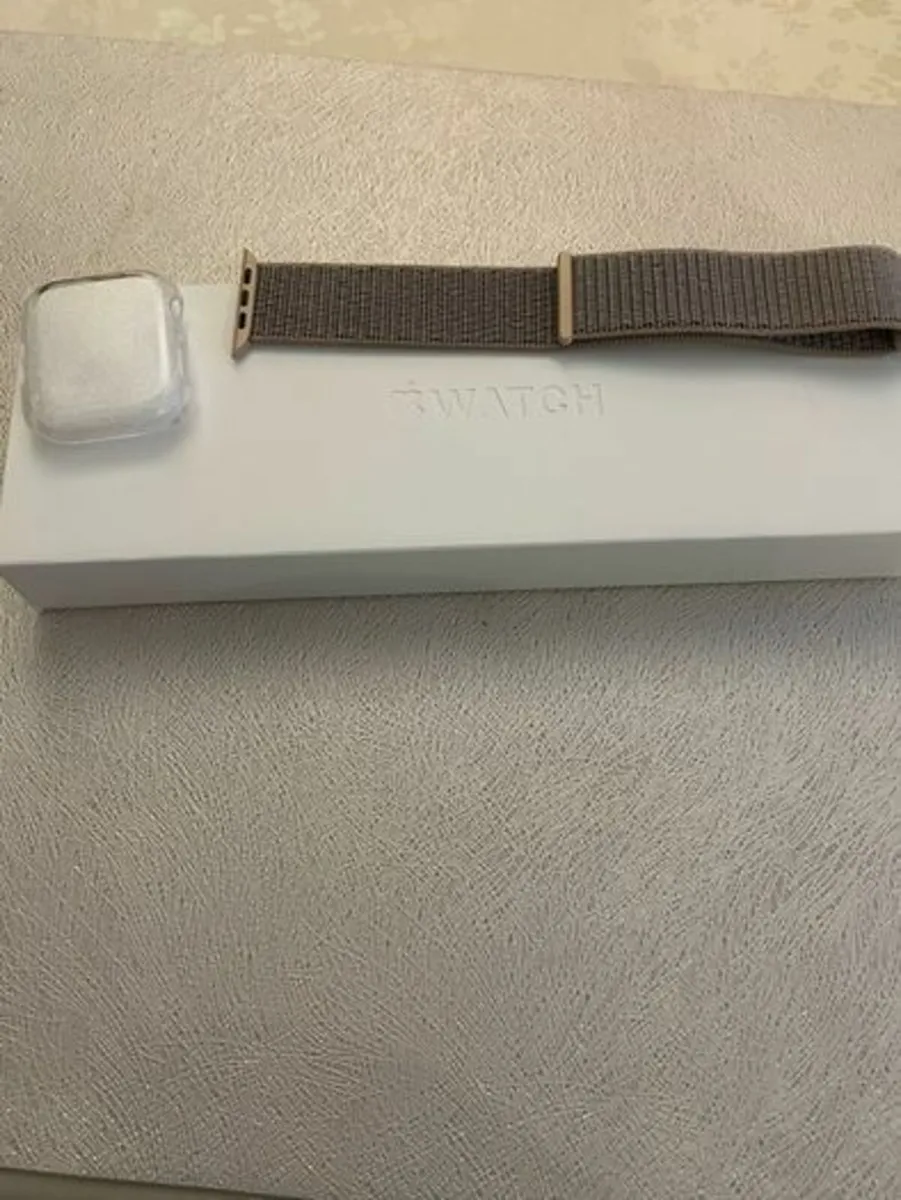 Apple Watch 9 45mm GPS  Absolutely Like New - Image 3