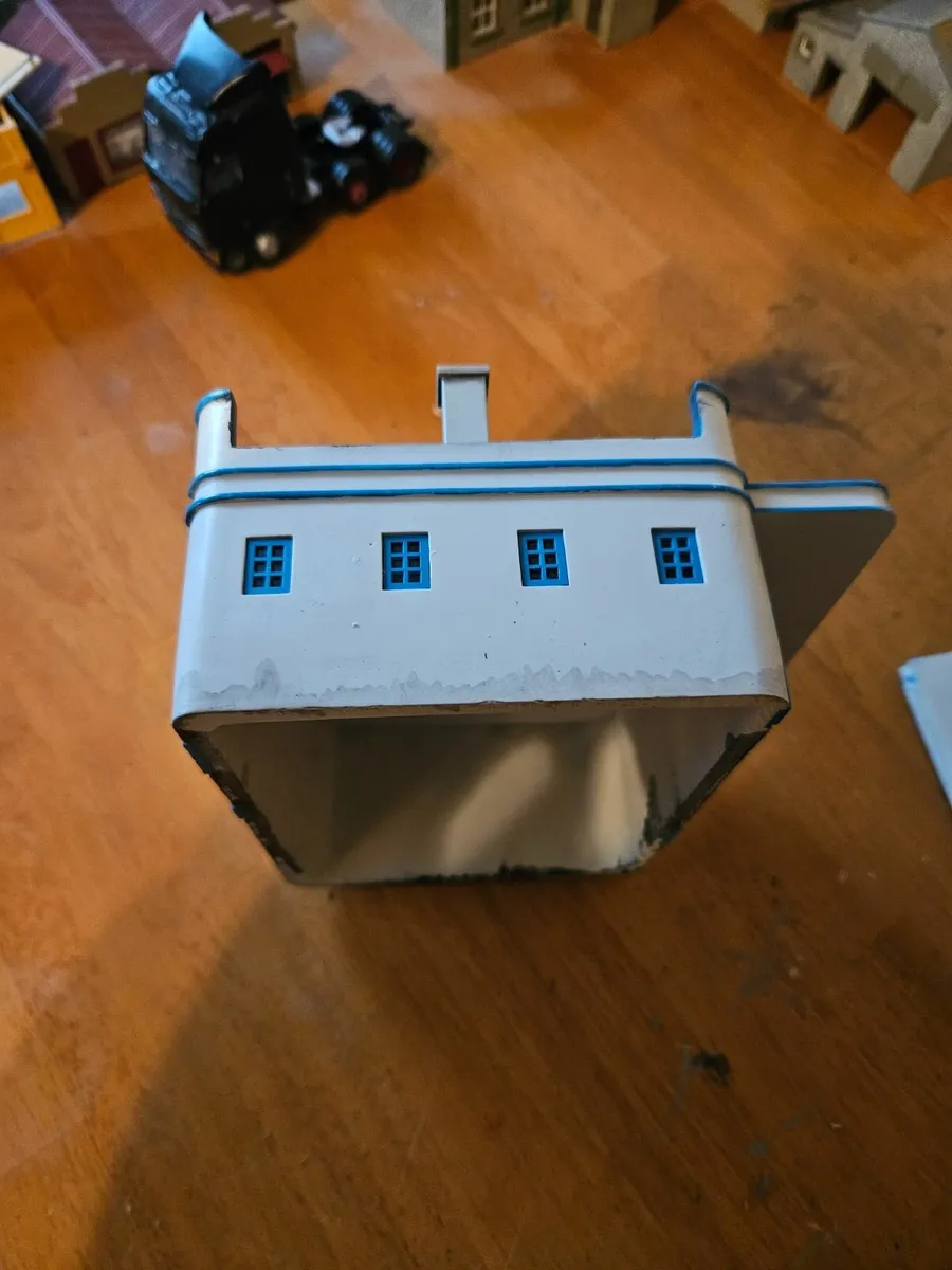 Corgi Bus Station - Image 4