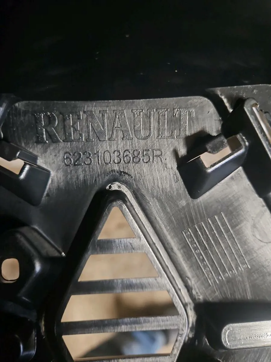 2019-2023 renault clio front Grille new original - Image 4