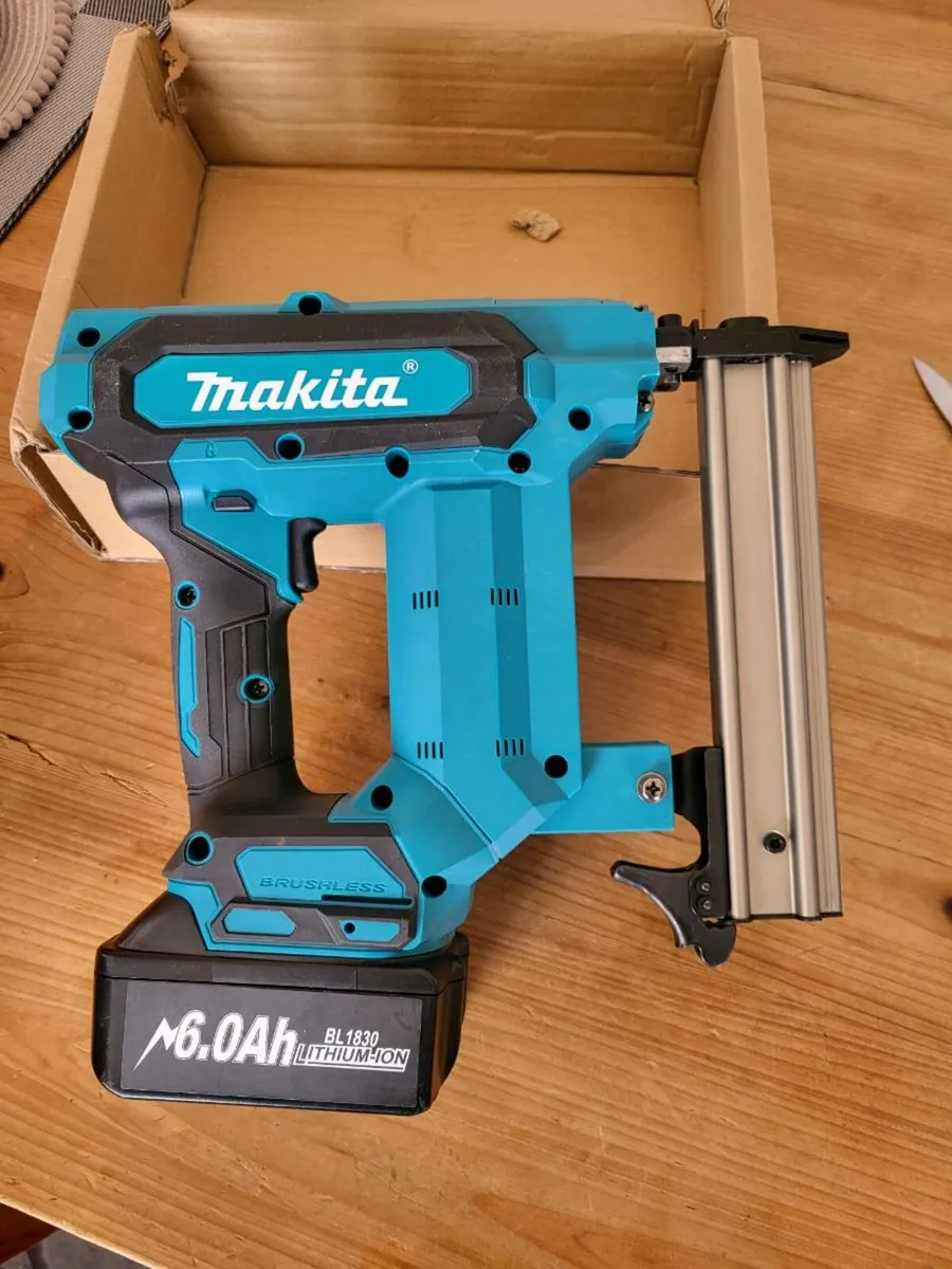 Makita Brad nailer 18v - Image 2