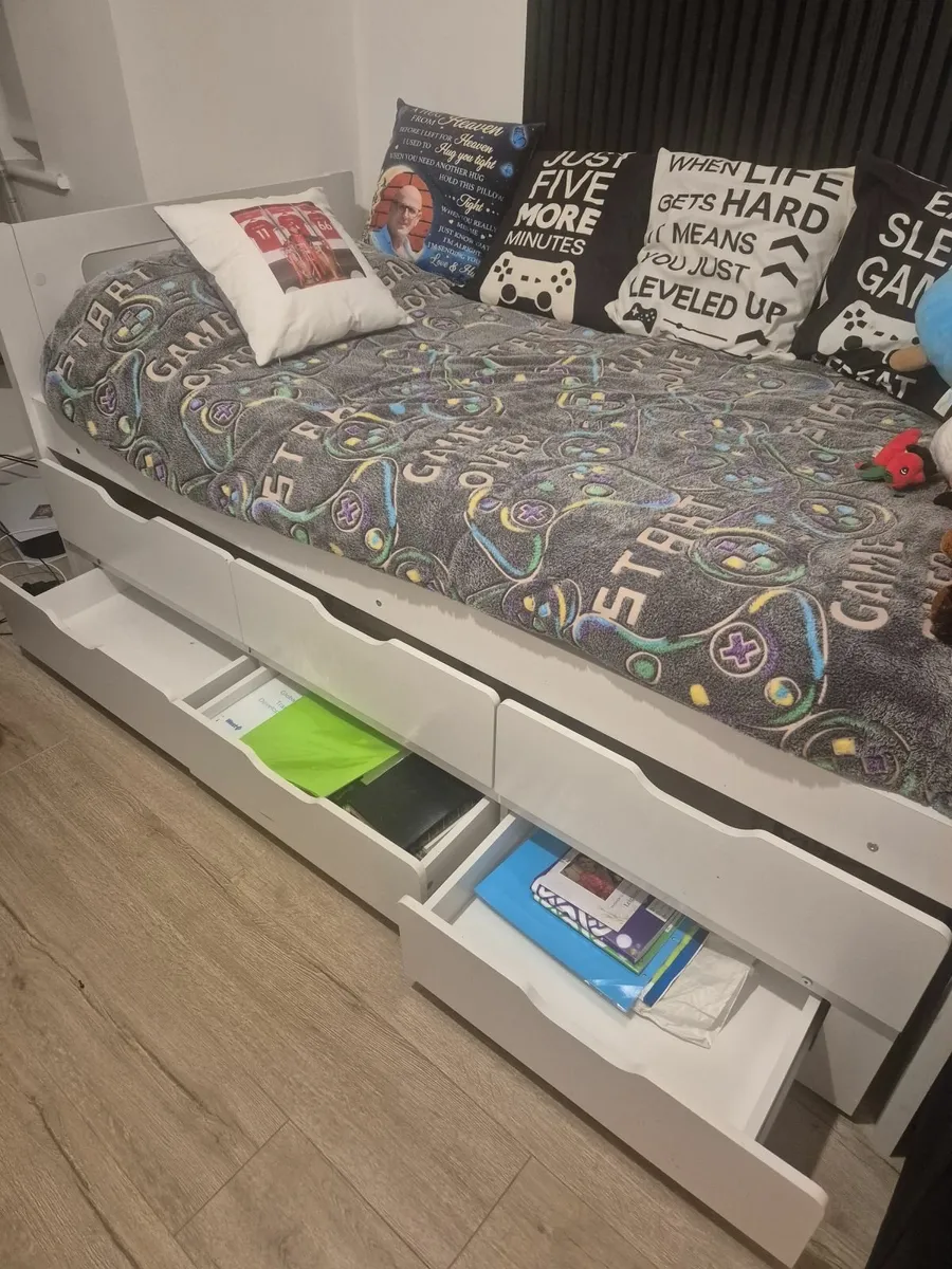 Single Bed - Image 2