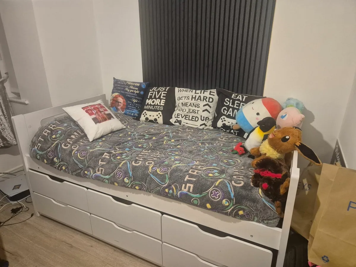 Single Bed - Image 3