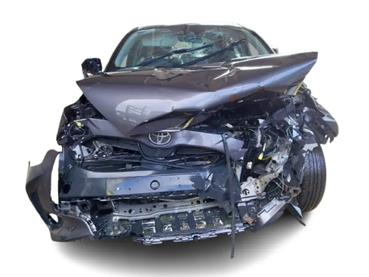 2021 TOYOTA YARIS For Breaking/Dismantling - Image 1