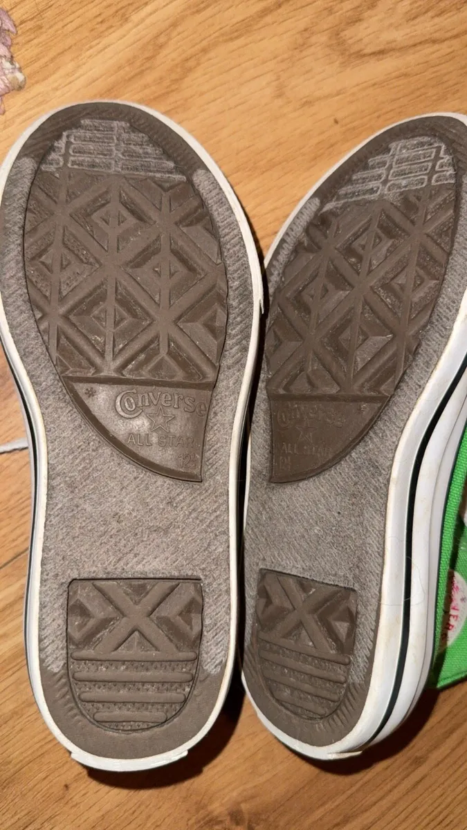 Go green Converse trainers - Image 4