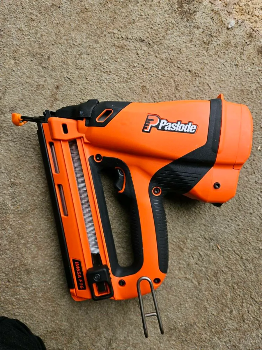 Paslode Second Fix Cordless Gas Nail Gun - Image 2