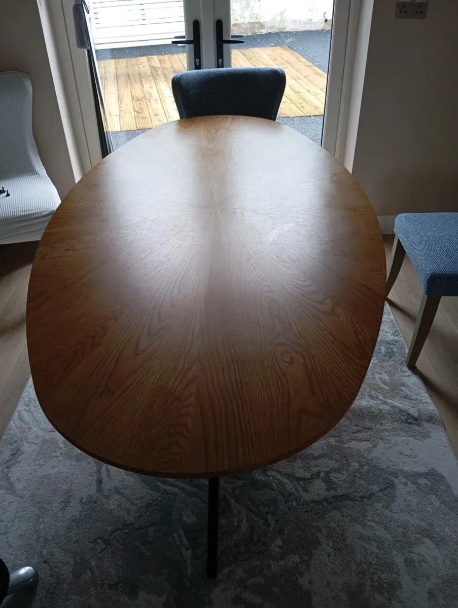 Dining room table - Image 1