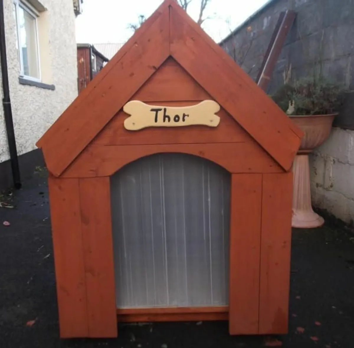 Dog  house - Image 1